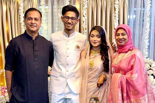 ছোট ছেলের বিয়ের সুখবর জানালেন আসিফ আকবর