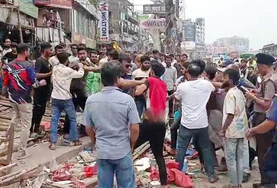 শিমরাইলে উচ্ছেদ ঘিরে যুবদল-ছাত্রদল সংঘর্ষ, লাঠিচার্জে নিয়ন্ত্রণে পরিস্থিতি